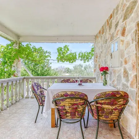 Simplistic Chalet In Poli Nik With Barbecue * Policnik