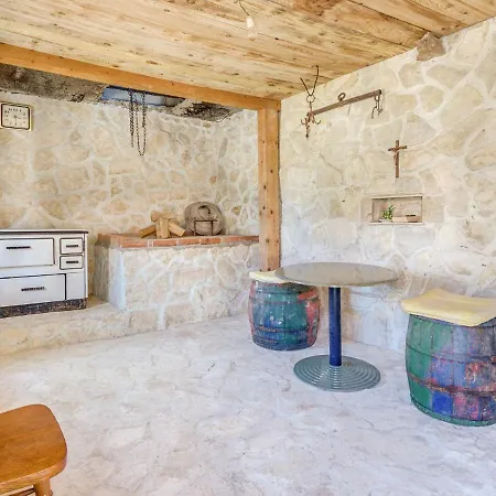 Simplistic Chalet In Poli Nik With Barbecue * Policnik