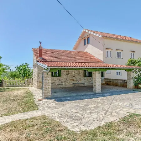 Simplistic Chalet In Poli Nik With Barbecue * Policnik