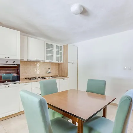 Simplistic Chalet In Poli Nik With Barbecue *
