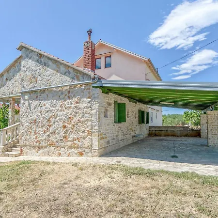 Simplistic Chalet In Poli Nik With Barbecue Шале Policnik