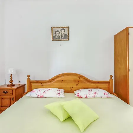 Simplistic Chalet In Poli Nik With Barbecue