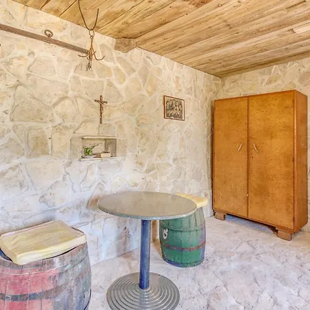 Simplistic Chalet In Poli Nik With Barbecue *